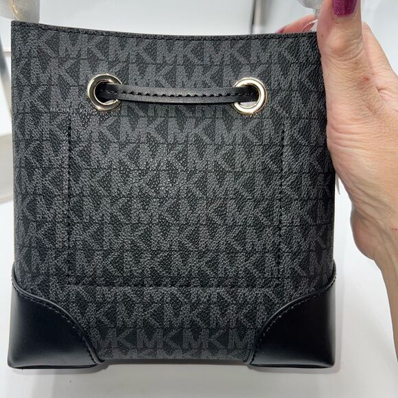 Michael Kors Mercer Small Drawstring Bucket Bag - Picture 14 of 15